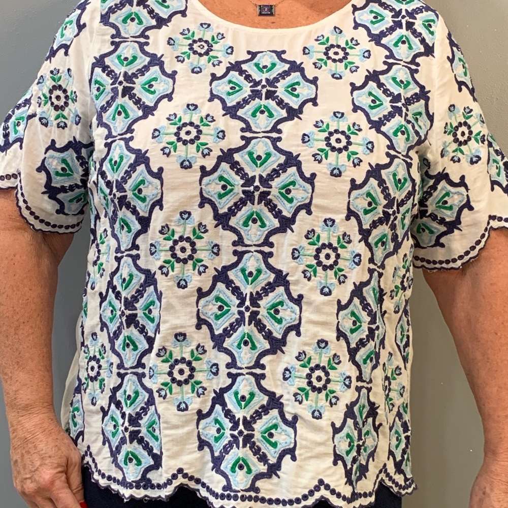 Chico’s cotton & linen scalloped top, size 3